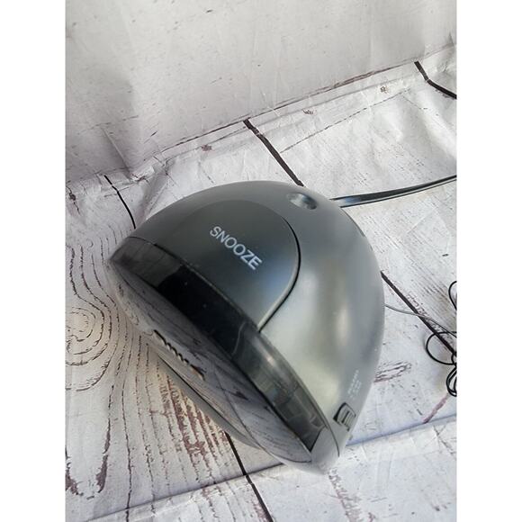 Aiwa am/fm Clock Radio Receiver w/snooze feature. Model#FR-A305U Works - Picture 7 of 9